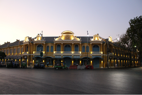 ตึกแถวถนนหน้าพระลาน