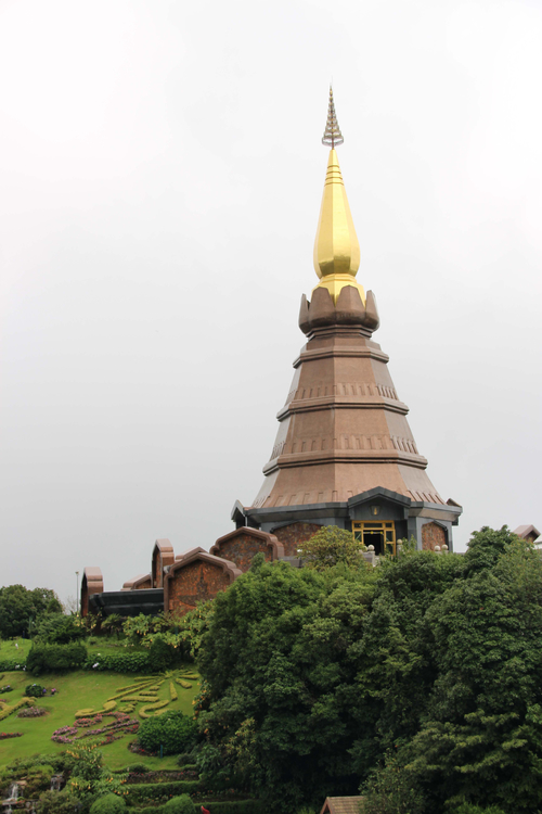 พระมหาธาตุเจดีย์นภเมทนีดล