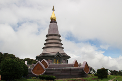 พระมหาธาตุเจดีย์นภพลภูมิสิริ