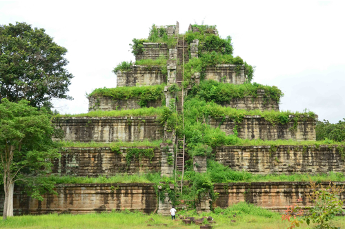 Step pyramidal base: Koh Ker