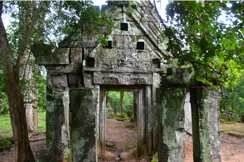 Elongate Salle with triangular Pediment: Koh Ker