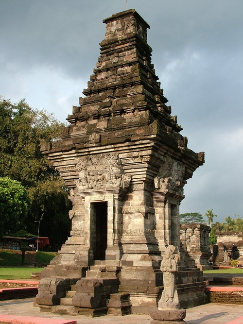 Dated Tower: Candi Panataran