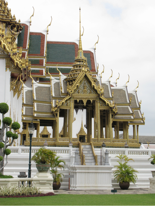 พระที่นั่งอาภรณ์พิโมกข์ปราสาท