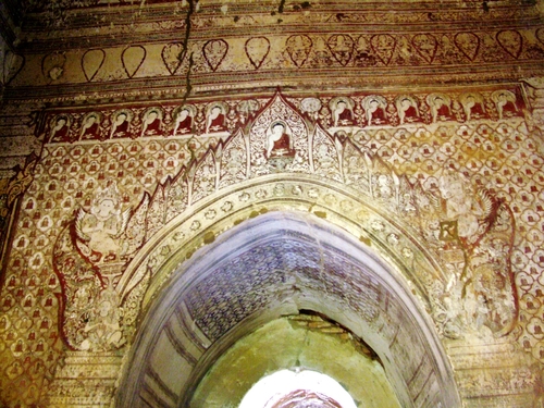 Mural decorating the arch in Payatonzu