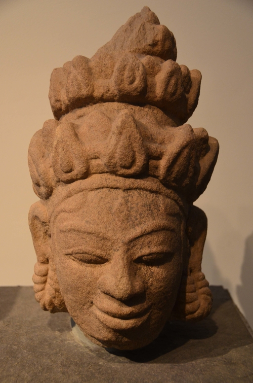 Head with pointed crown